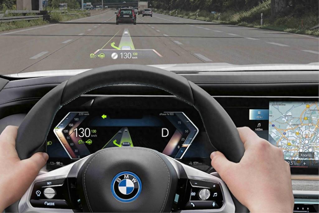BMW新世代概念车带来平视显示技术的量子飞跃